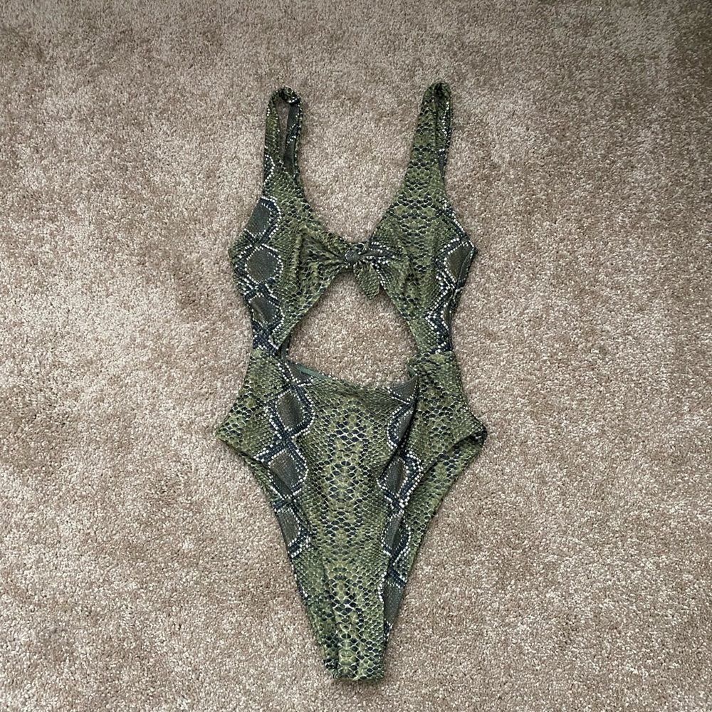 One piece swimsuit size S